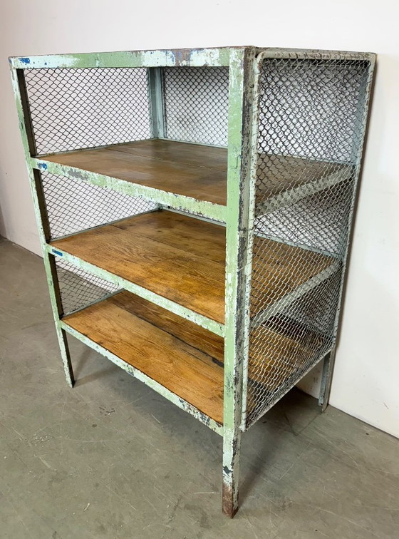 Image 1 of Estantería industrial verde, década de 1960