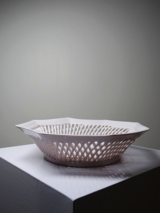 Image 1 of Octagonal bowl in pale pink braided porcelain, circa 1950