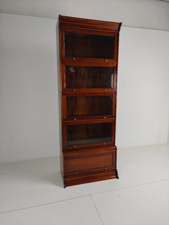 Image 1 of Boekenkast in Globe-Wernicke Stijl – Mahonie – Facetgeslepen Glas