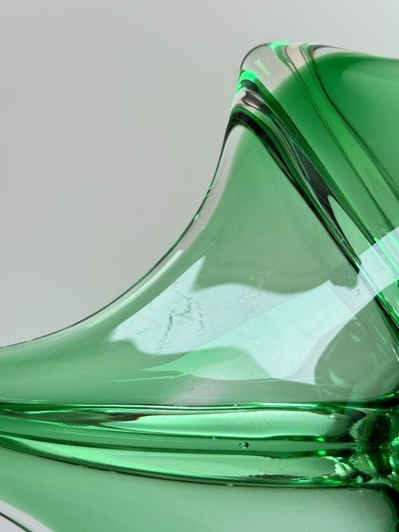 Image 1 of Cuenco escultural de cristal verde estilo Murano