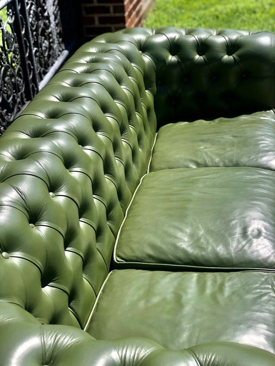 Image 1 of Chesterfield Canapé touffeté vert olive