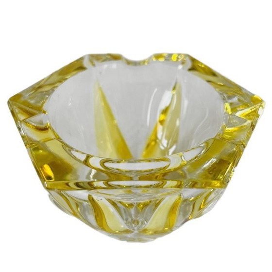 Image 1 of Portavelas de cristal tallado en forma de estrella amarilla MCM 1960s