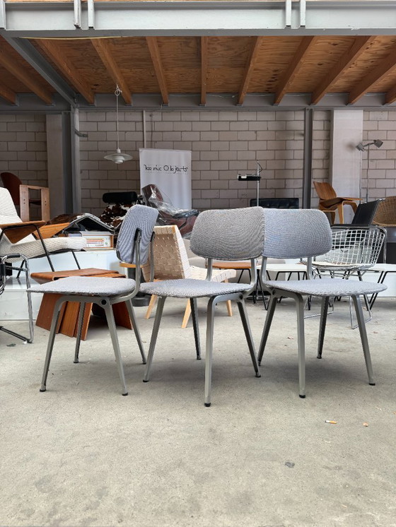 Image 1 of Silla Ahrend Revolt tapizada gris