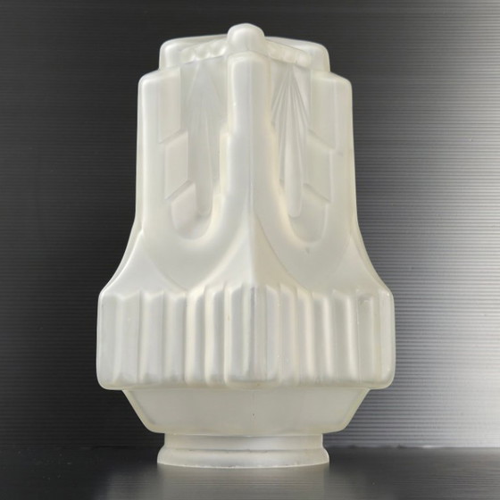 Image 1 of GLOBE ART DECO LAMPSHADE 1920 1930 STREAMLINE SKYSCRAPER IN OPAQUE GLASS 20S 30S