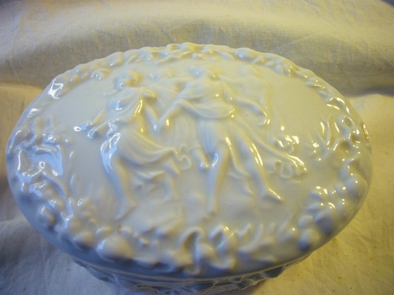 Image 1 of beautiful hand-gilded porcelain box - PMPlaue M1847 from around 1970/80?