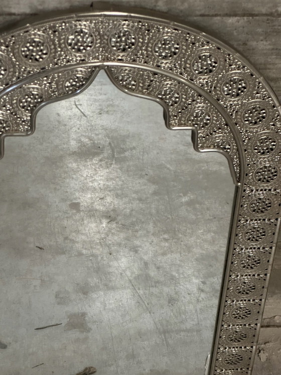 Specchio orientale in metallo traforato, 56,5 × 37 cm, Vetro, Argentato (foto 6 di 15)