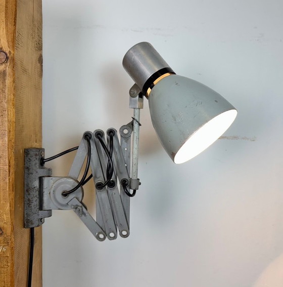 Image 1 of Industriële grijze schaarwandlamp, jaren 60
