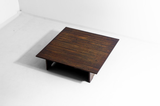 Großer Couchtisch aus Holz im brutalistischen Stil