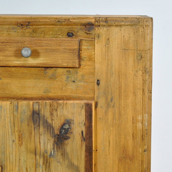 Rustikaler Kiefernschrank, um 1920 – Schränke, Iron, Wood (photo 8 of 11)
