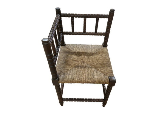 Image 1 of Chaise d'angle vintage en bois avec assise en jonc – Chaise d'appoint rustique de style ferme/cottage