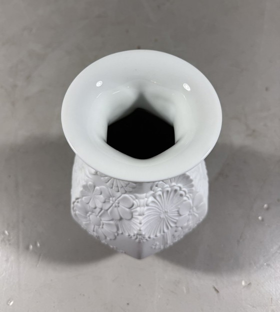 Vase en porcelaine AK Kaiser White Biscuit, années 1960 – Vintage (photo 5 of 12)