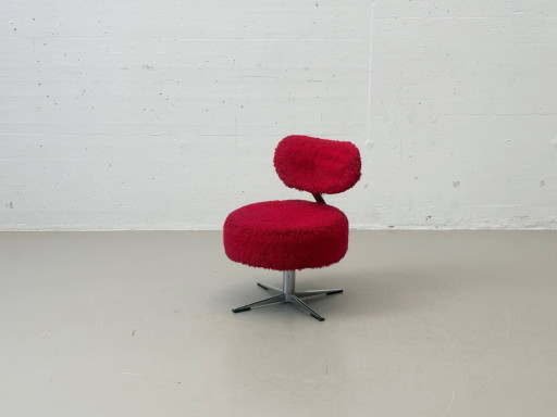 Postmoderne loungestoel met rode teddybeerhoes, jaren 70