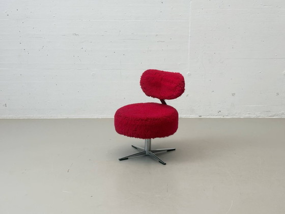 Image 1 of Postmoderne loungestoel met rode teddybeerhoes, jaren 70