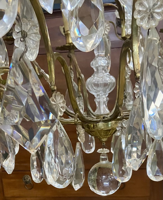 Image 1 of Grote Franse kroonluchter van kristal en verguld brons, 8 lampen, in Maison Baguès-stijl