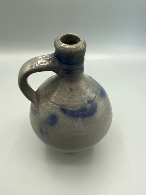 Westerwald Rhenish stoneware jug, globular body, brushed cobalt decoration – servies