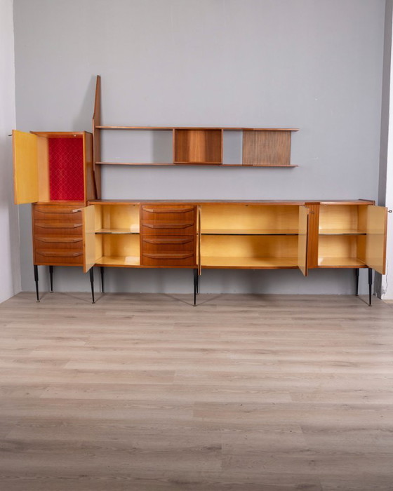 Image 1 of Vintage teakhouten dressoir uit de jaren 60 met wandmontagesysteem, Italiaans design.