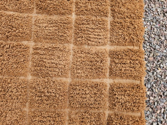 Image 1 of Alfombra de lana marrón de 250 cm x 150 cm.