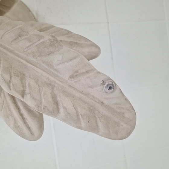 Image 1 of Mesa de centro italiana "Flor" de yeso con placa redonda tallada en facetas, años 70