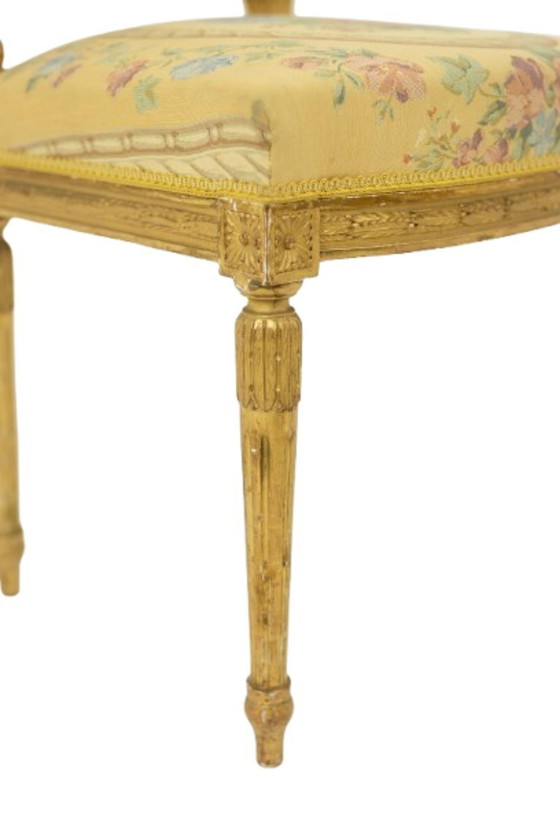 Image 1 of Pareja de sillas de madera dorada y tapizadas. Época Luis XVI.