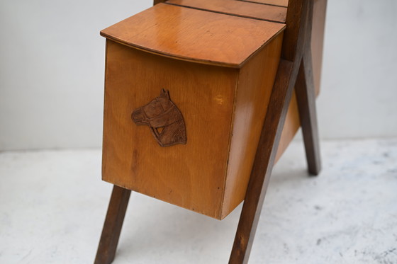 Image 1 of Pezzo unico, retrò e vintage!! Scatola da cucito di metà secolo con motivo a cavallo: contenitore in stile scandinavo retrò.