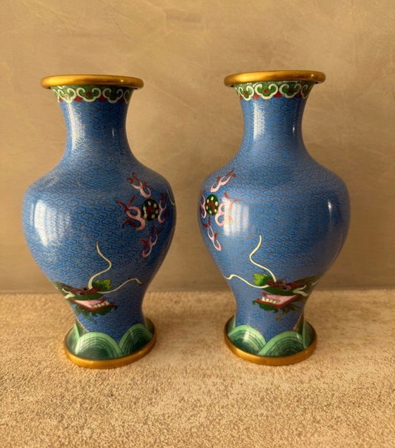 Juego de dos jarrones de cloisonné – Metal (photo 3 of 5)