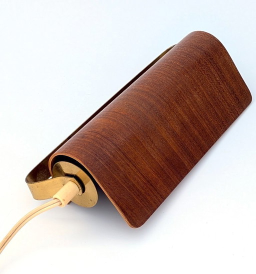 Zweedse wandleeslamp in teakhout en messing jaren 1950