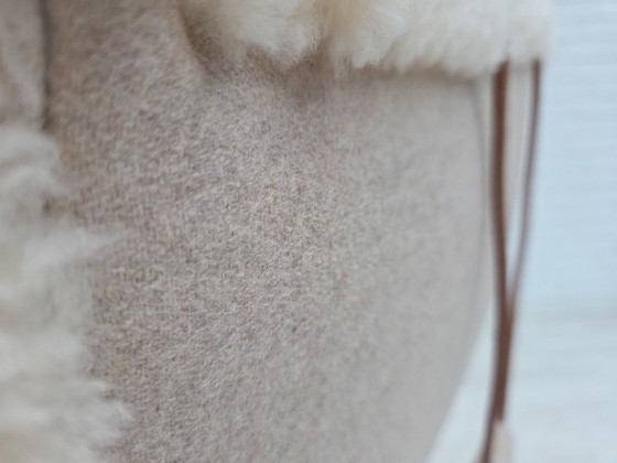 Image 1 of Fauteuil à bascule danois des années 1970, retapissé de véritable peau de mouton de qualité.