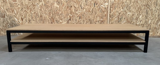 Table basse en chêne clair avec structure en métal noir (version lourde)