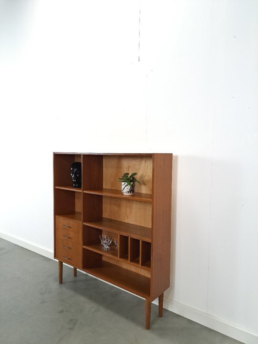 Deens teak vakkenkast met lades en hoge poten, vintage wandkast