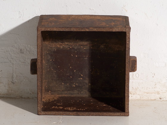 Antica Misura per Grano Dou in Legno di Olmo, Cina, c. 1900, Oggetti decorativi, Ferro, Nero, Rustic (foto 7 di 10)