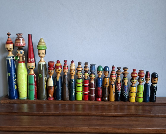 Image 1 of Poupées égyptiennes vintage en bois sur fuseau des années 70. 19 pièces.