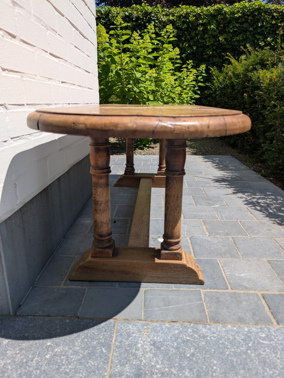 Image 1 of Rustikaler Couchtisch aus massiver Eiche im Klosterstil