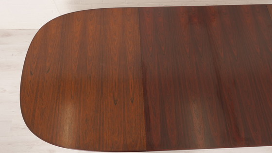 Image 1 of Table de salle à manger à rallonge ovale en palissandre d'origine danoise