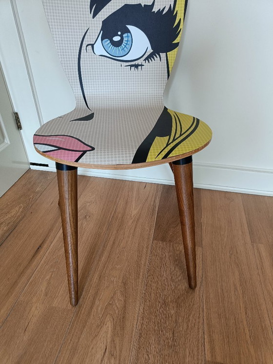 Image 1 of Chaise vintage des années 1960 recyclée, impression de bande dessinée rétro