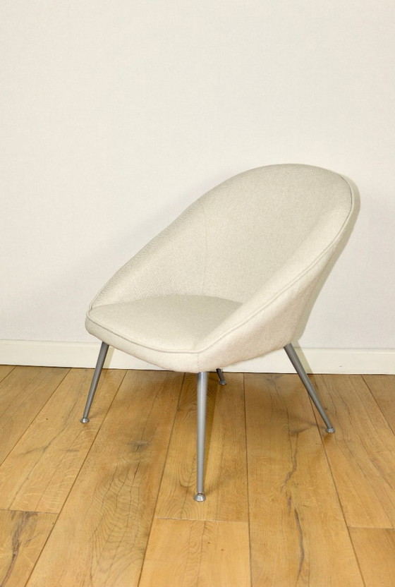 Image 1 of Beige ivory shell armchair from the 70s on grey metal legs - beautiful