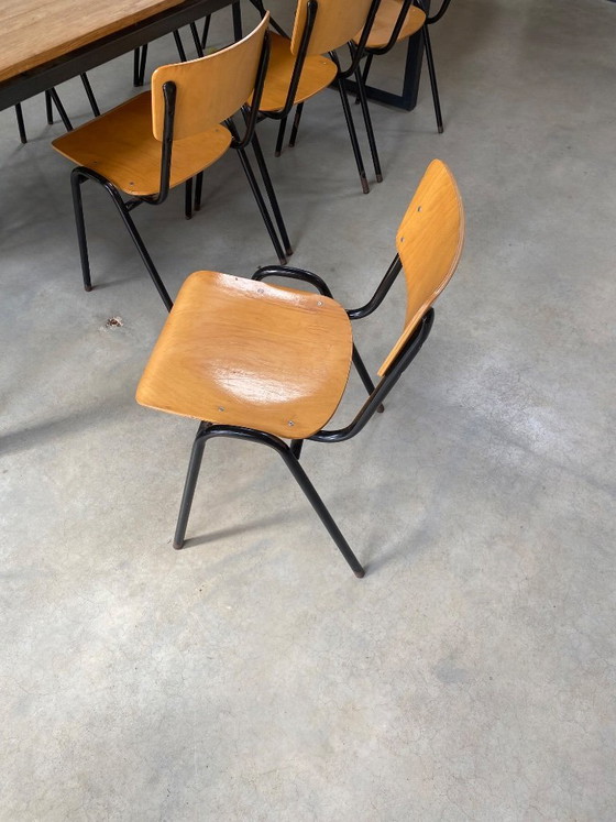 Image 1 of Vintage schoolstoelen met houten zitting en metalen frame