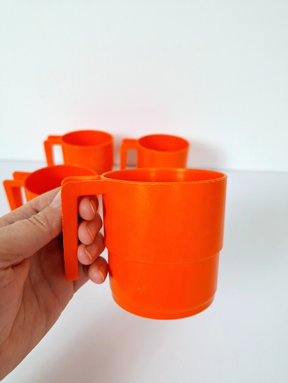 Image 1 of Lot de 4 gobelets vintage en plastique orange, style rétro pour pique-niques et camping, gobelets d'extérieur durables, styl