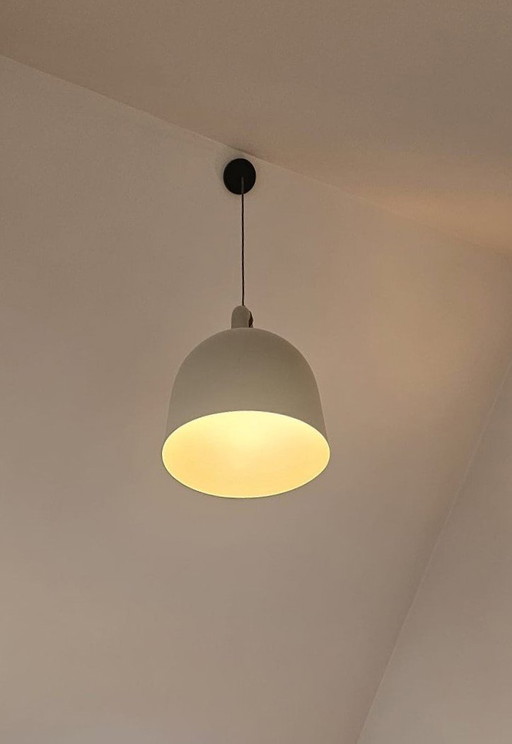 Lámpara de campana grande de Normann Copenhagen, beige