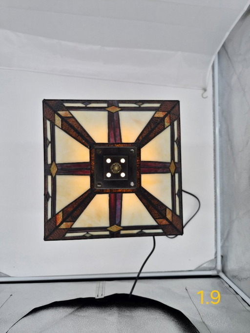 Beautiful Tiffany-style table lamp 50x30