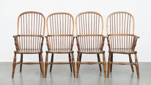 4x Antique English Windsor stickback chairs from the 19th century made of elm wood
