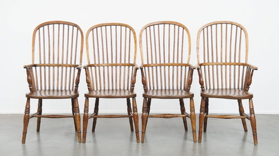 Image 1 of 4x Antike englische Windsor Stühle aus dem 19. Jahrhundert aus Ulmenholz