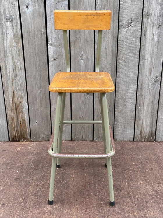 High industrial stools (60cm), ideal for your project, green frame 1 of 40, Barstools, Metal, Industrieel (photo 11 of 11)