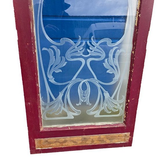 Image 1 of Plato de cristal antiguo francés de estilo Art Nouveau procedente de un café de principios del siglo XX.