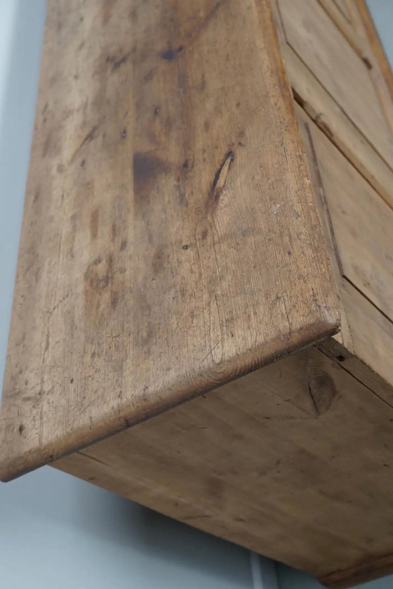 Image 1 of Mobiletto rustico da farmacia tedesco d'epoca / bancone da negozio in pino, anni '30