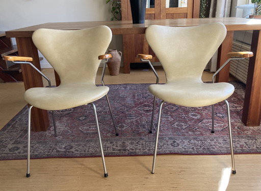 (prezzo ridotto) 5 sedie Butterfly in pelle di Fritz Hansen