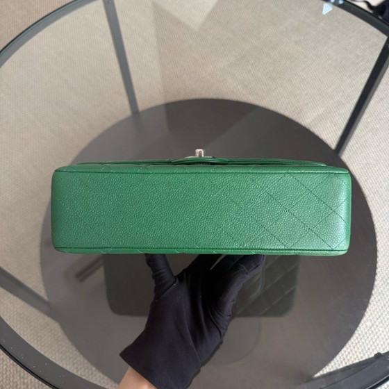 Image 1 of Chanel Classic Flap Medium - Caviar 25CM Gesteppte Doppelklappe Grün Silberne Hardware Serie 21
