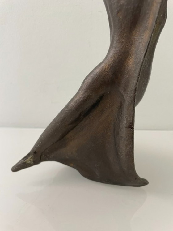 Image 1 of Expressieve sculptuur figuur in de wind - futuristisch