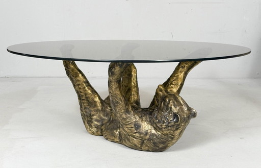 Table basse sculpturale ornée d'une figure d'ours, France, années 1970