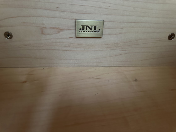 Image 1 of 2 mesitas de noche de la colección JNL – Negro brillante – Diseño de lujo