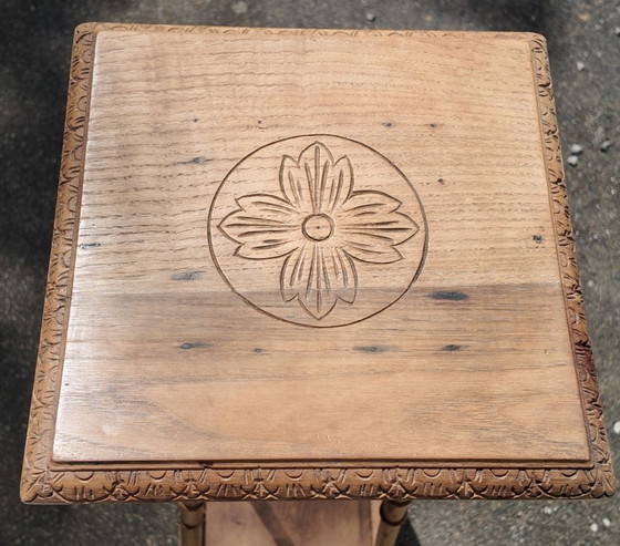 Image 1 of Tavolino laterale antico bretone in legno massello intagliato - Arte popolare del XIX/XX secolo